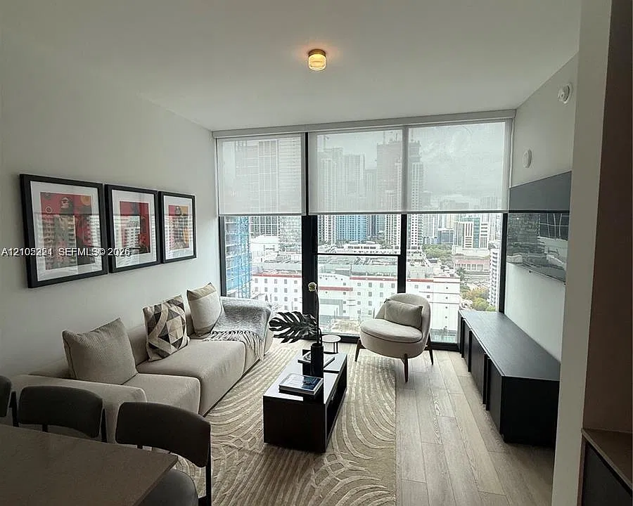 20 NE 11th #2909