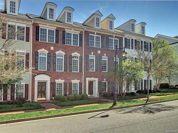 3rd image of 1006 Hyde Ln