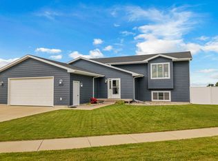 2020 S Lawson St, Aberdeen, SD 57401