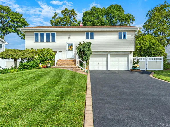 251 Manhasset Street, Islip Terrace, NY 11752