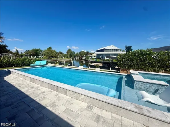 122 E North Shore Ave, North Fort Myers, FL 33917