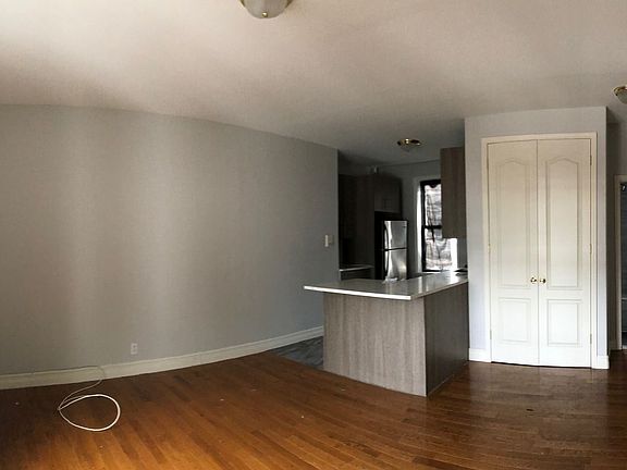 5th image of 1320 47th St APT D4
