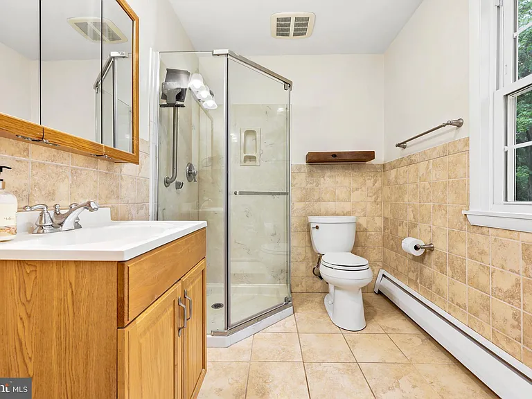 412 Yorkshire Rd — Photo 18