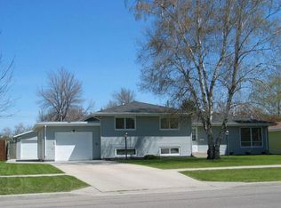 1808 River Rd NW, East Grand Forks, MN 56721