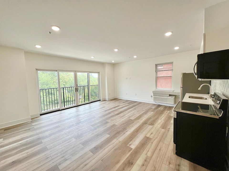 1st image of 4148 Parkside Ave #304