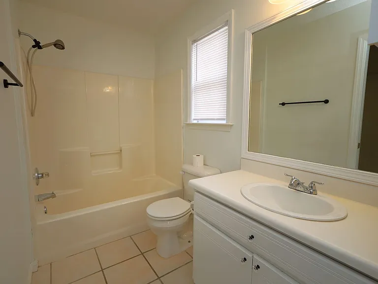 4220 Wilshire Dr — Photo 9