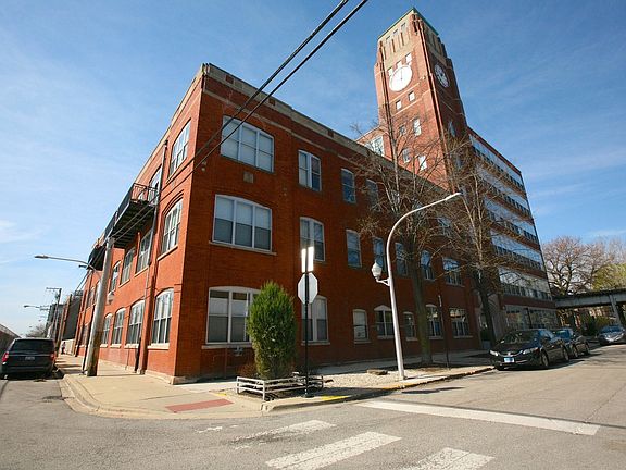 3rd image of 1801 W Larchmont Ave APT 405