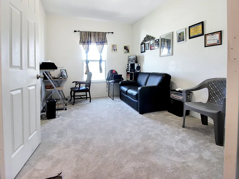 668 Bailey Park Dr — Photo 1