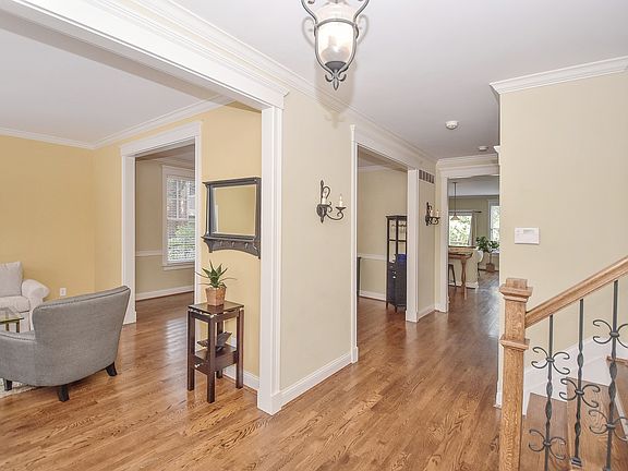 5th image of 3418 Saybrook Ave