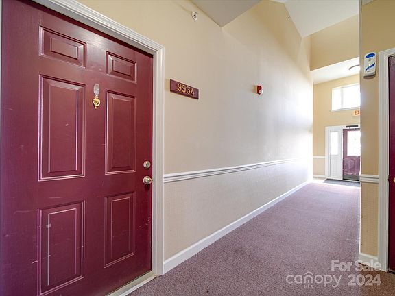 5th image of 9934 Hyde Glen Ct