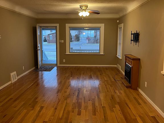 4th image of 34719 Jefferson Ave