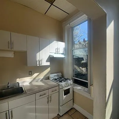 2106 Saint Paul St — Photo 13