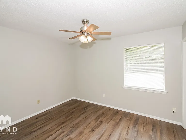 6875 Embassy Cir — Photo 10