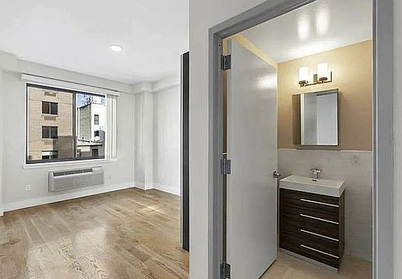 5th image of 71 E 110th St APT 5A