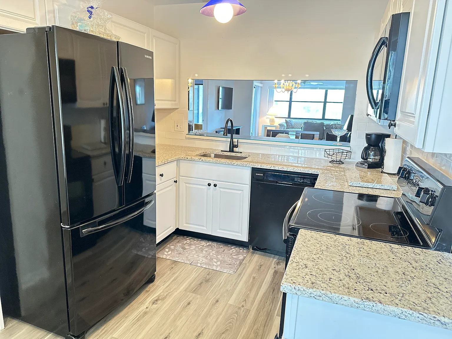 2 bed, 2.0 bath, 1186 sqft, $1,800 — Photo 2