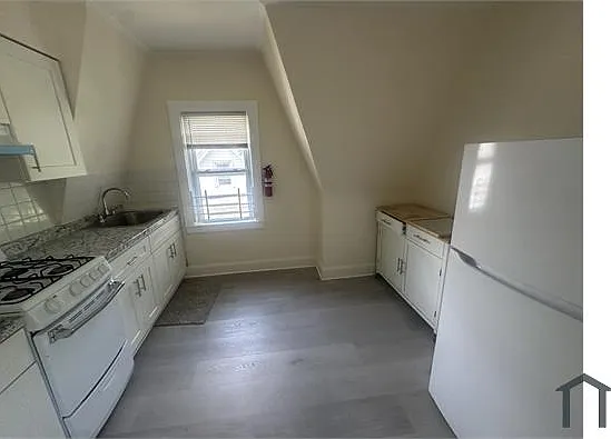 100 Earle Ave #3 — Photo 1