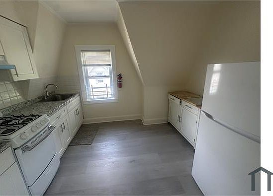 1st image of 100 Earle Ave #3