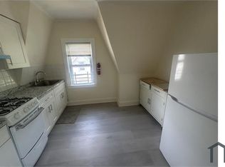 100 Earle Ave #3, Lynbrook, NY 11563