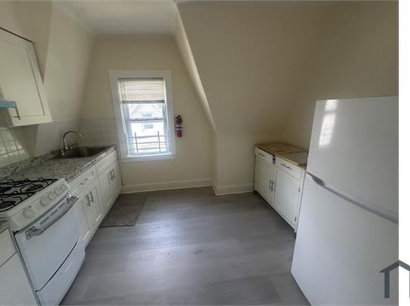 100 Earle Ave #3