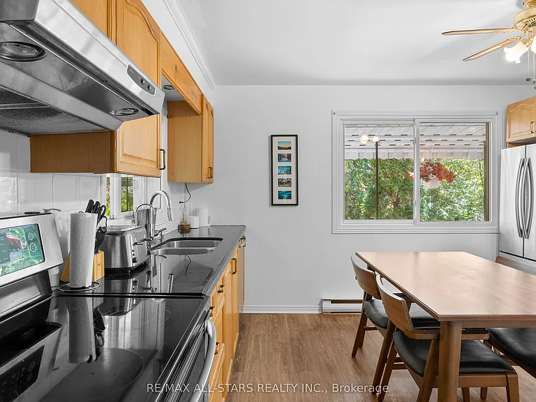 242 Francis St E — Photo 13