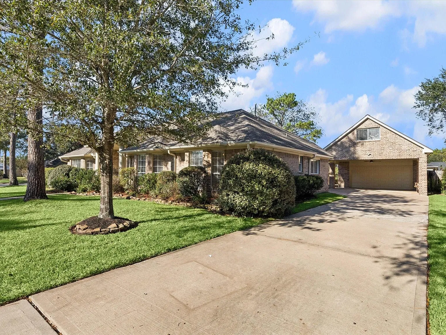 4 bed, 3.0 bath, 3088 sqft, $3,700 — Photo 2