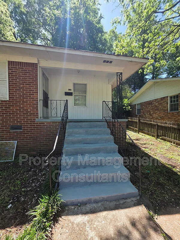Building Photo - 939 N Royal Ave