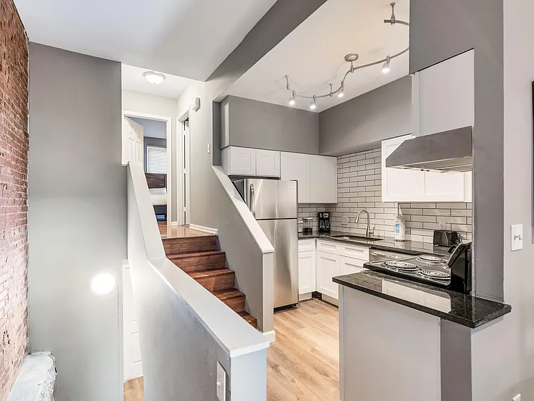 715 Barton St #715 — Photo 11
