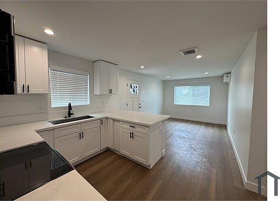 4th image of 119 W Century Blvd #121