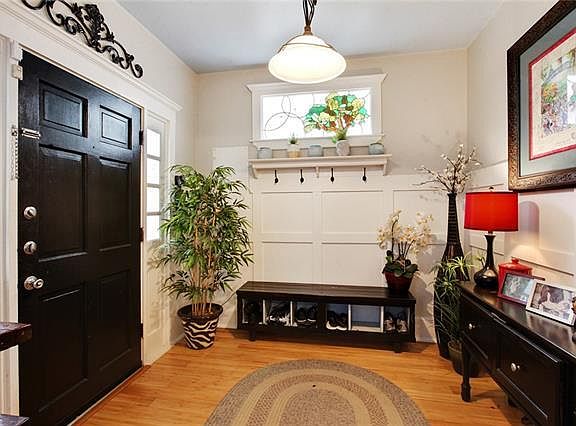 2nd image of 3524 Robert St