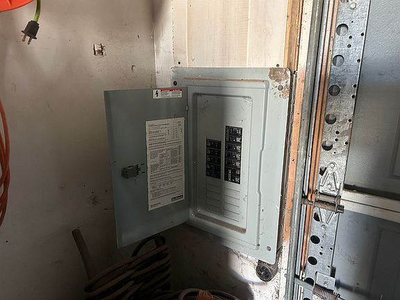 3rd image of 317 S Woodlawn St