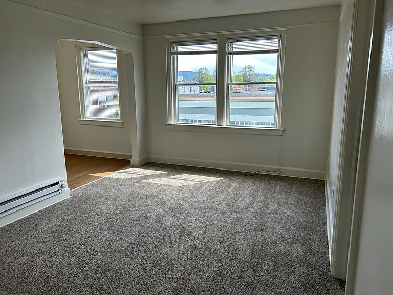 1225 Commerce Ave — Photo 8