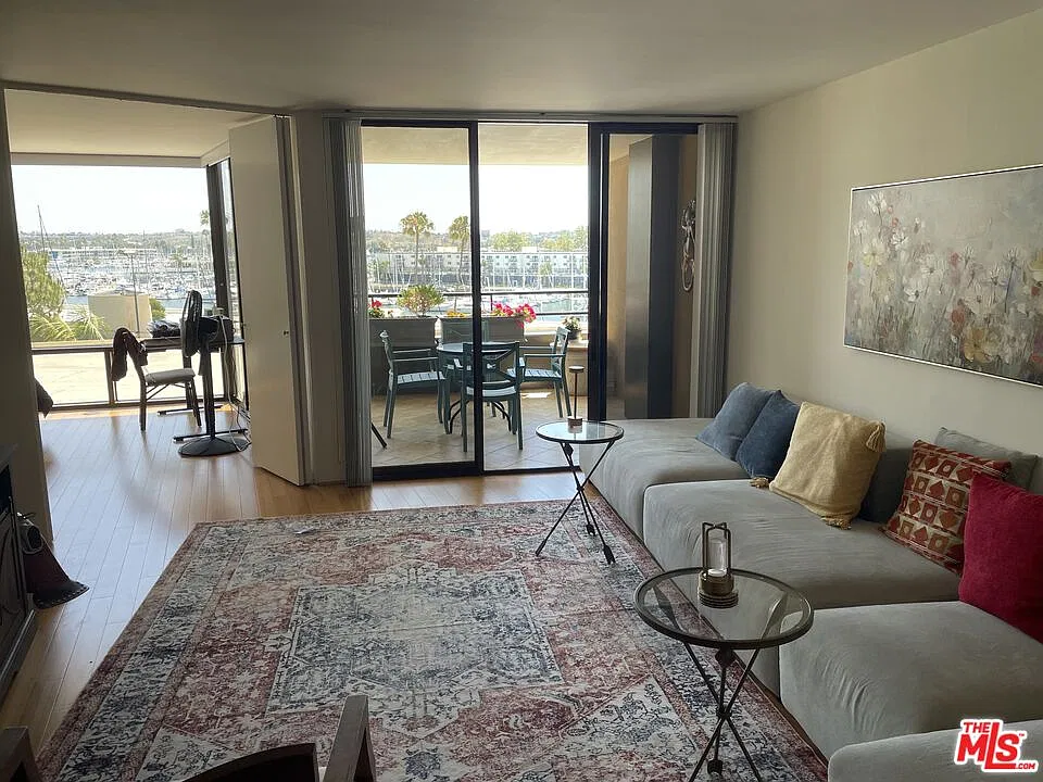 1 bed, 1.0 bath, 1050 sqft, $5,000 — Photo 4