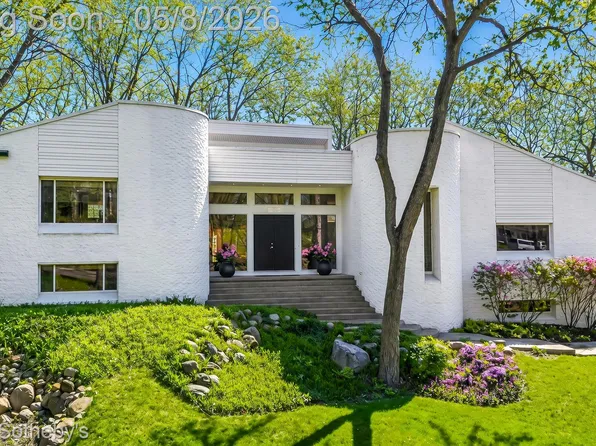 7350 Mountridge Dr, Clarkston, MI 48346