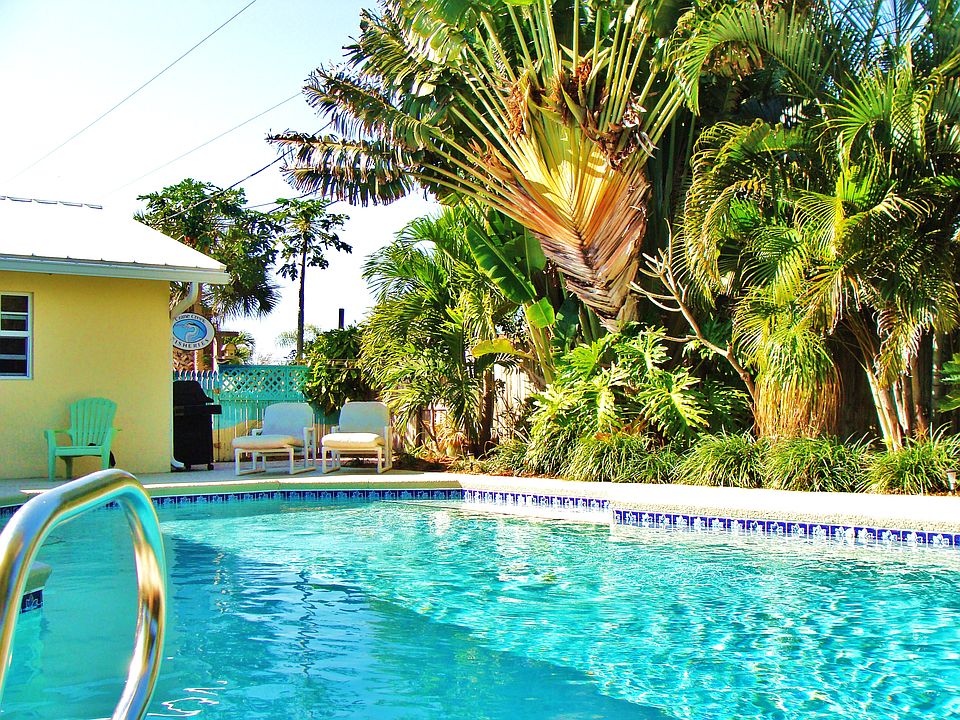 1st image of 320 Cassia Blvd