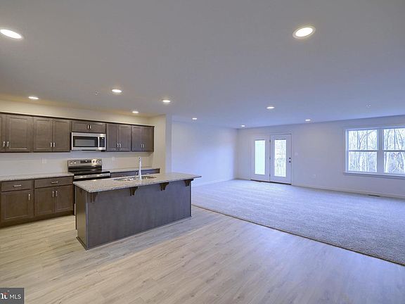 4th image of 7262 White Oak Blvd