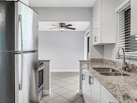 5th image of 310 N 71st Ave #0