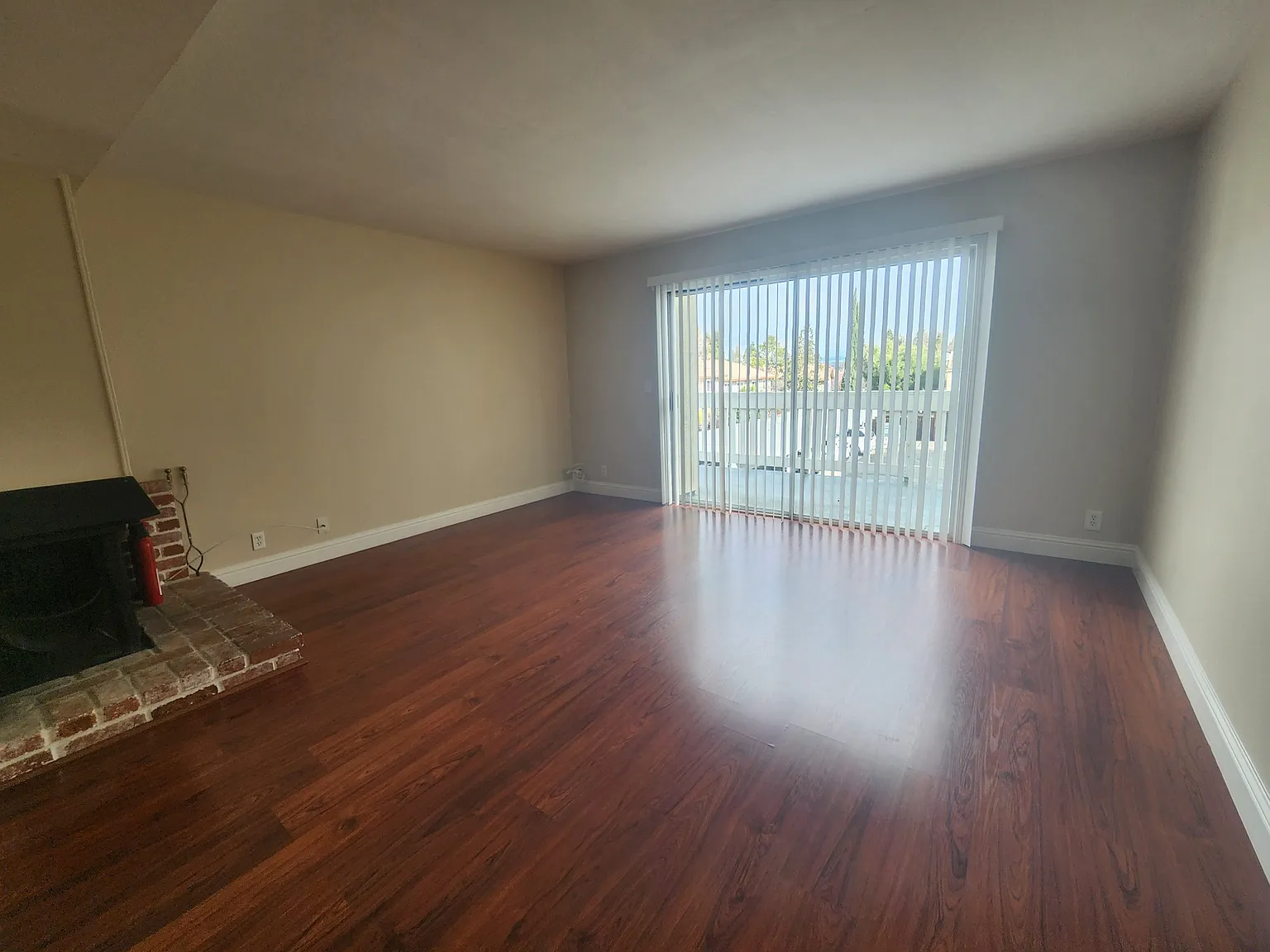 2 bed, 1.5 bath, 1120 sqft, $2,995 — Photo 2