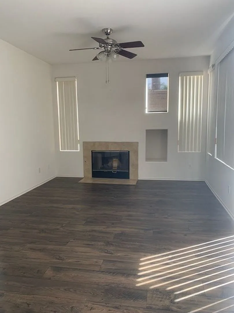 3bd/2.5 ba Plus Loft 2 Story home in Gated Community of Ivey Ridge Community Pool AC Solar Panels — Photo 4