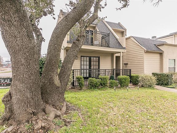 Welcome home to the Oak Trail Villas...Lake Highlands Community! Featuring a corner lot and front yard-that is maintained by the HOA