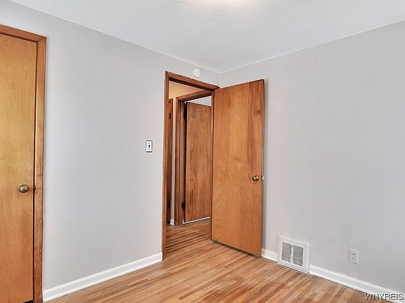 4th image of 210 Ellen Dr