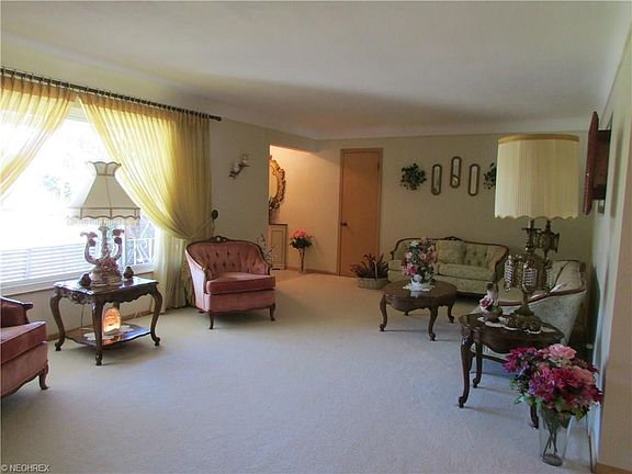 4th image of 320 Justo Ln