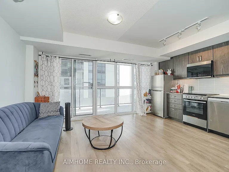 20 Meadowglen Pl #226 — Photo 6