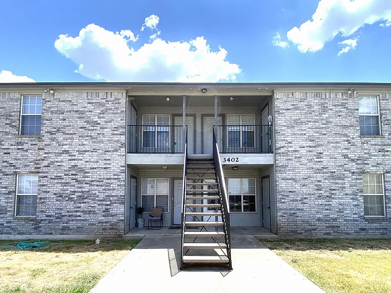 3402 Cantabrian Dr #B — Photo 1