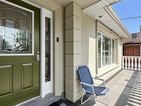 3rd image of 555 McCowan Rd