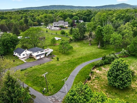 3rd image of 127 Hillcrest Rd