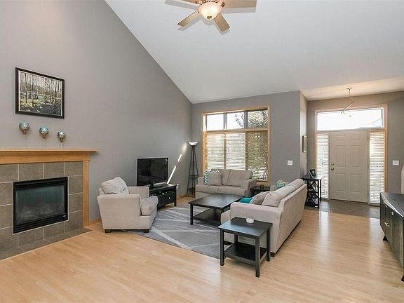5th image of 915 Fox Valley Dr