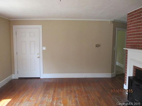 5th image of 221 Rose St