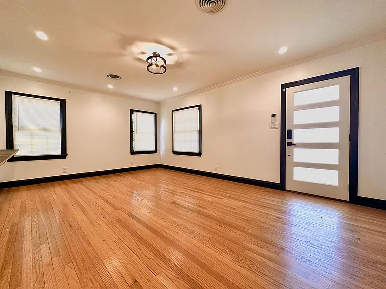 3201 French Pl — Photo 2