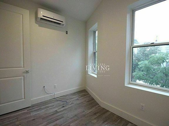 3rd image of 2099 Pacific St #4