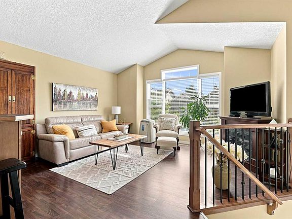 5th image of 5 Cranberry Way SE